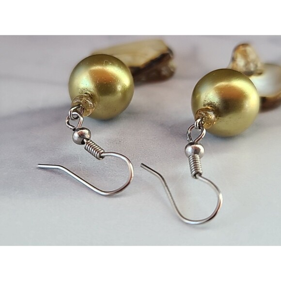 Green And Tan Beaded Shell Dangling Earrings Vintage Costume Jewelry - Picture 7 of 10